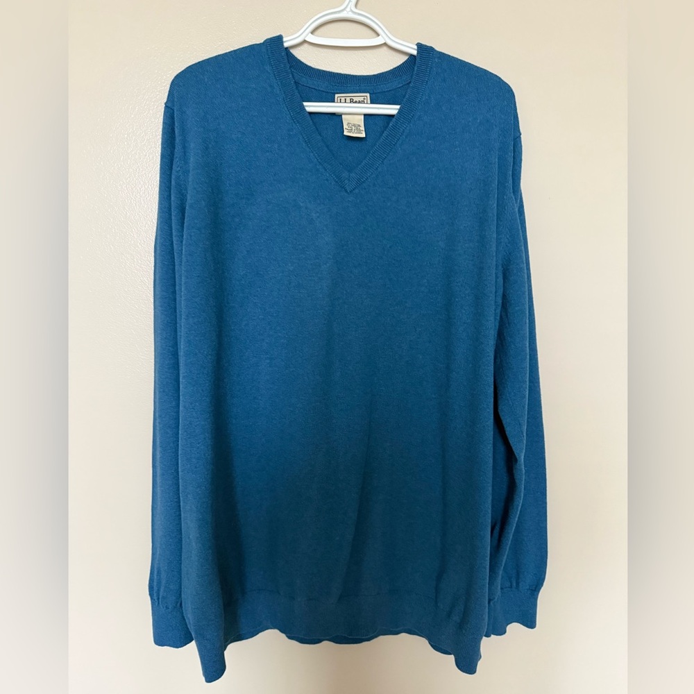 L.L. Bean Men's Teal V-Neck Sweater